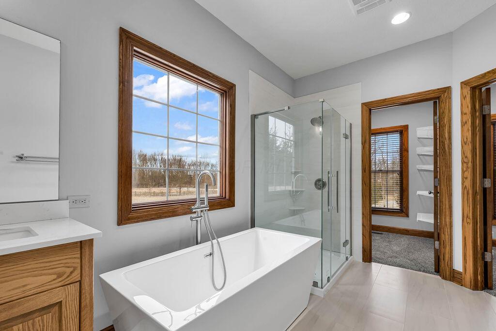 330 Longshore Road Sunbury, OH 43074 - Photo 31 of 73 Primary bath