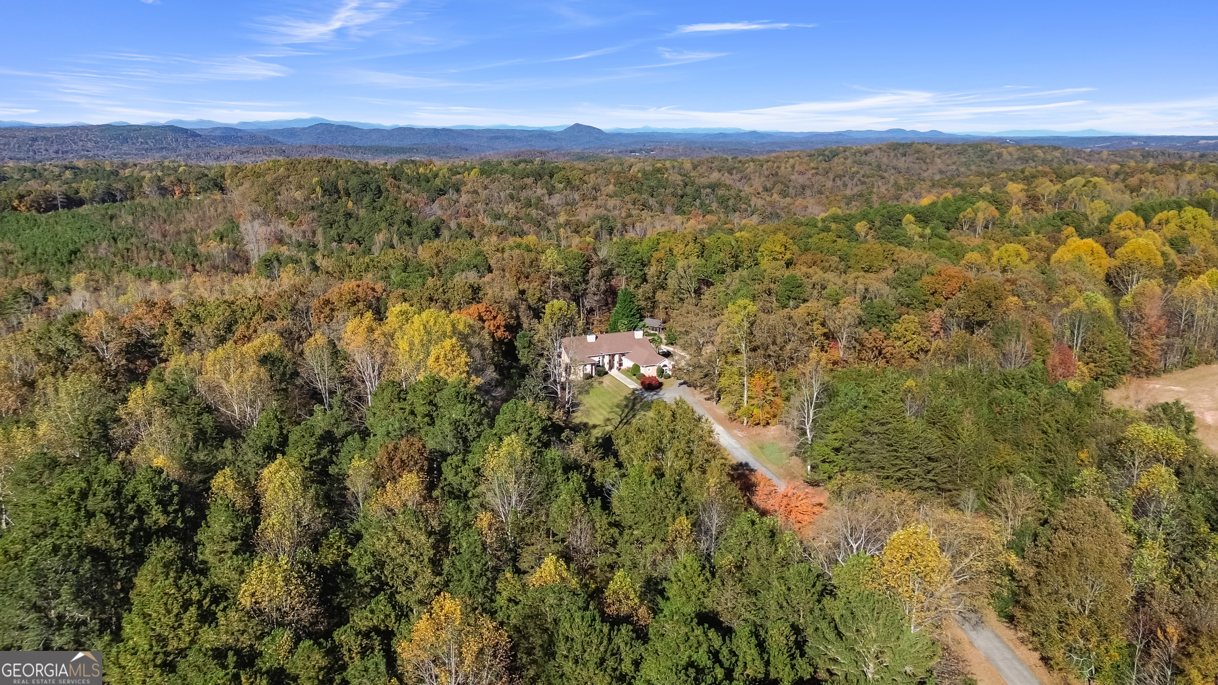 593 Cross Creek Drive Toccoa, GA 30577 - Photo 53 of 55 a view of city and mountain