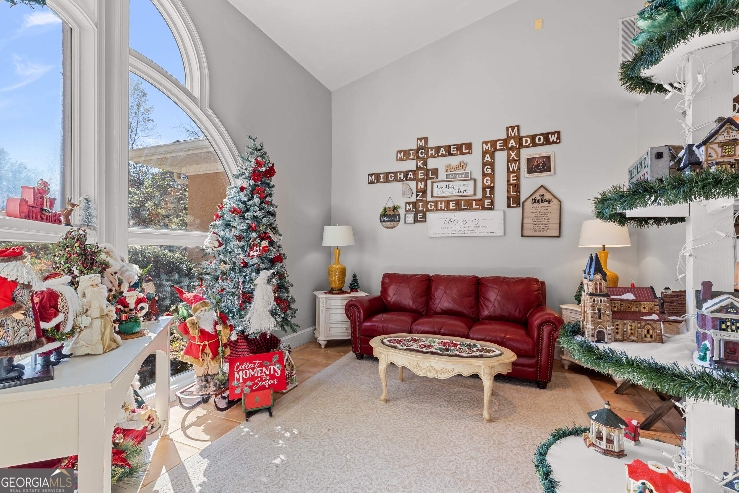 593 Cross Creek Drive Toccoa, GA 30577 - Photo 10 of 55 a living room with furniture and flowers