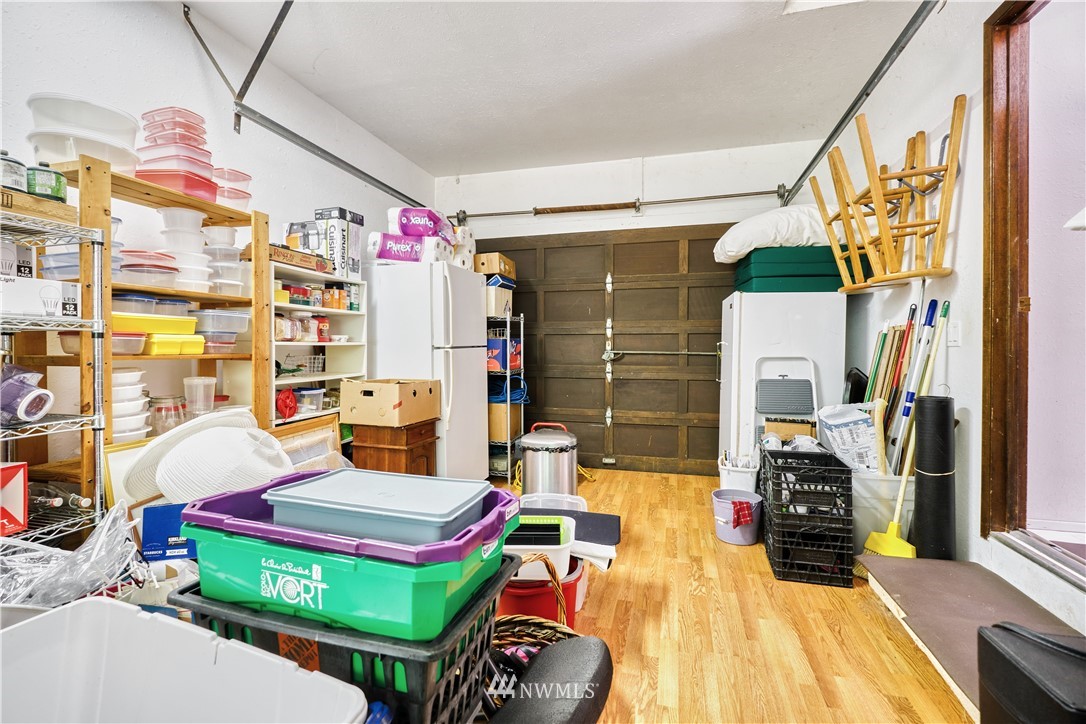 2172 Foxhole Road Point Roberts, WA 98281 - Photo 35 of 40 a room with musical instruments