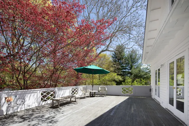 a view of a outdoor space