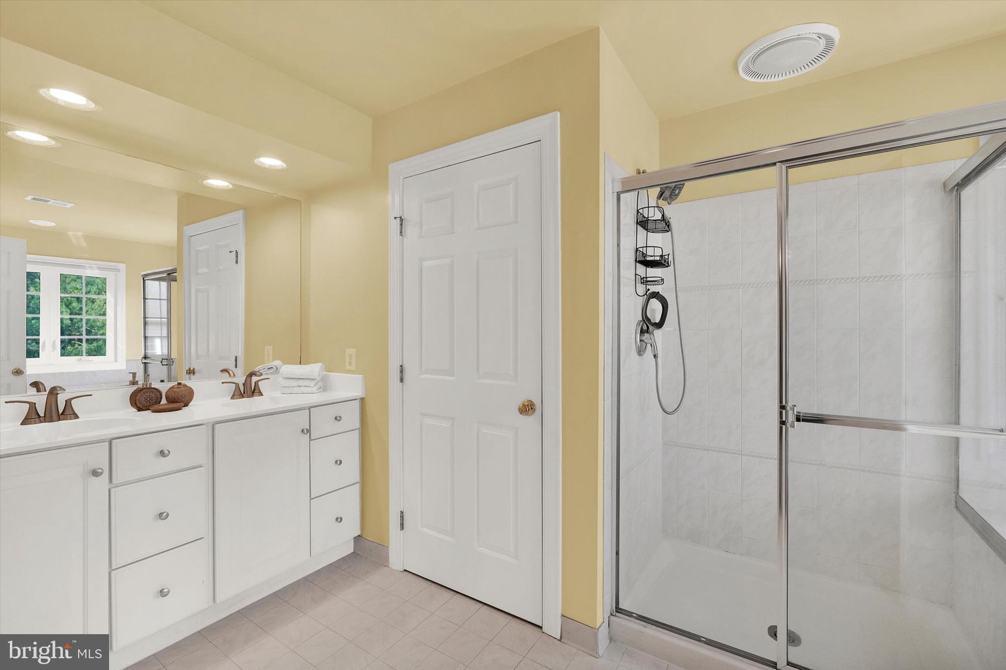 10427 Overgate Place Potomac, MD 20854 - Photo 13 of 26 Master Bathroom