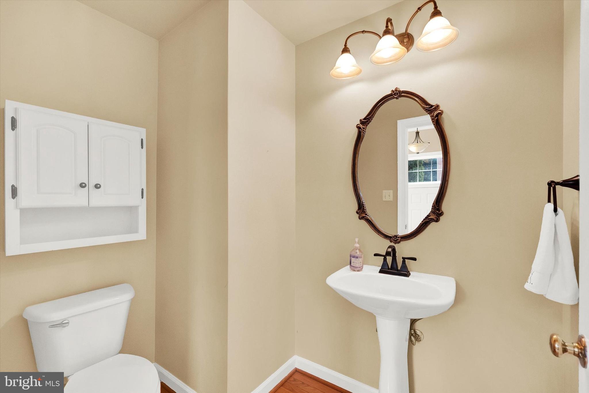 10427 Overgate Place Potomac, MD 20854 - Photo 6 of 26 Main level half bath