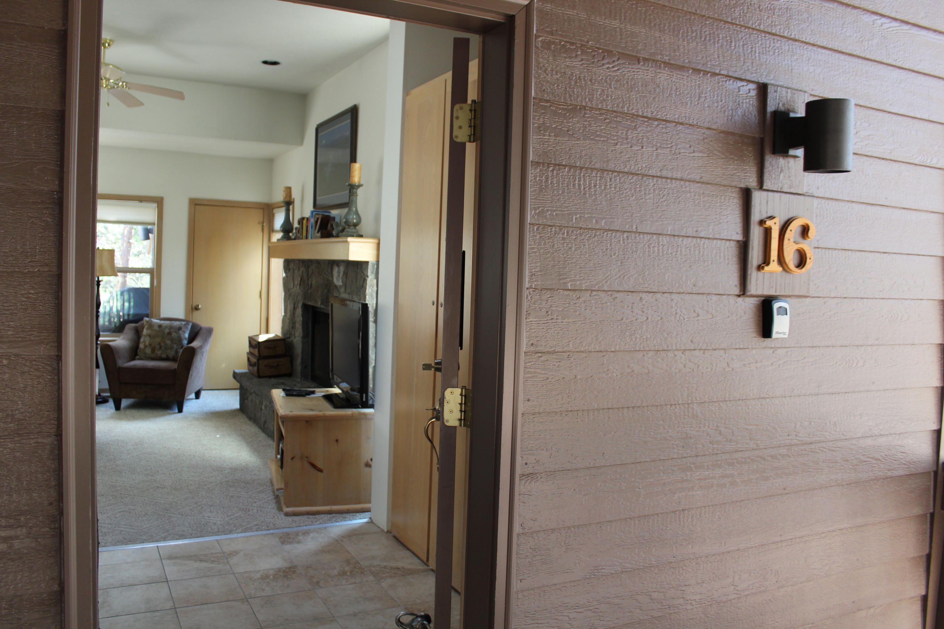 57338-16b2 Beaver Ridge Loop Sunriver, OR 97707 - Photo 2 of 21 2-enter-R16