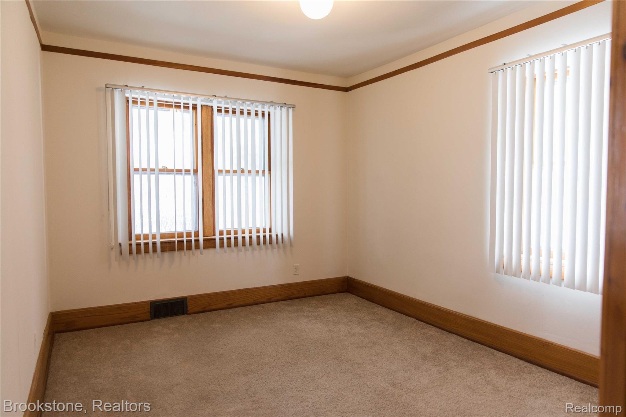3905 Hazelton Avenue Rochester, MI 48307 - Photo 18 of 39 hazelton_nick-27.jpg