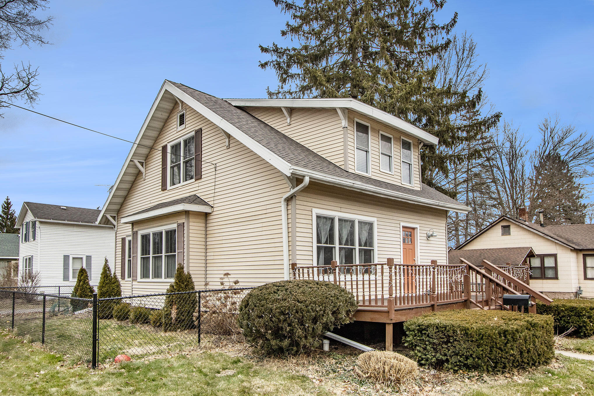 119 West Wheeler Street Three Rivers, MI 49093 - Photo 3 of 23 119WestWheeler_38