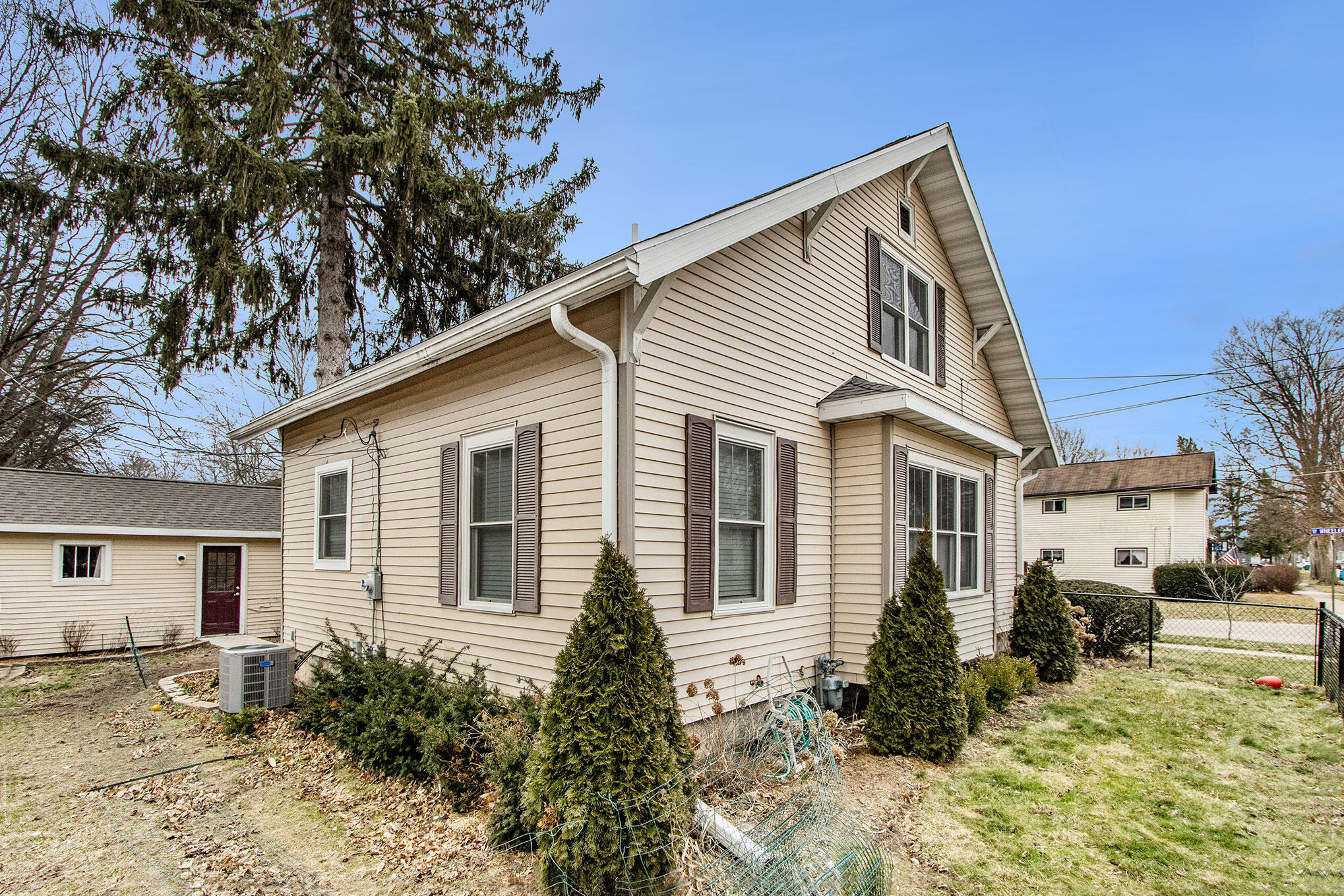 119 West Wheeler Street Three Rivers, MI 49093 - Photo 5 of 23 119WestWheeler_40