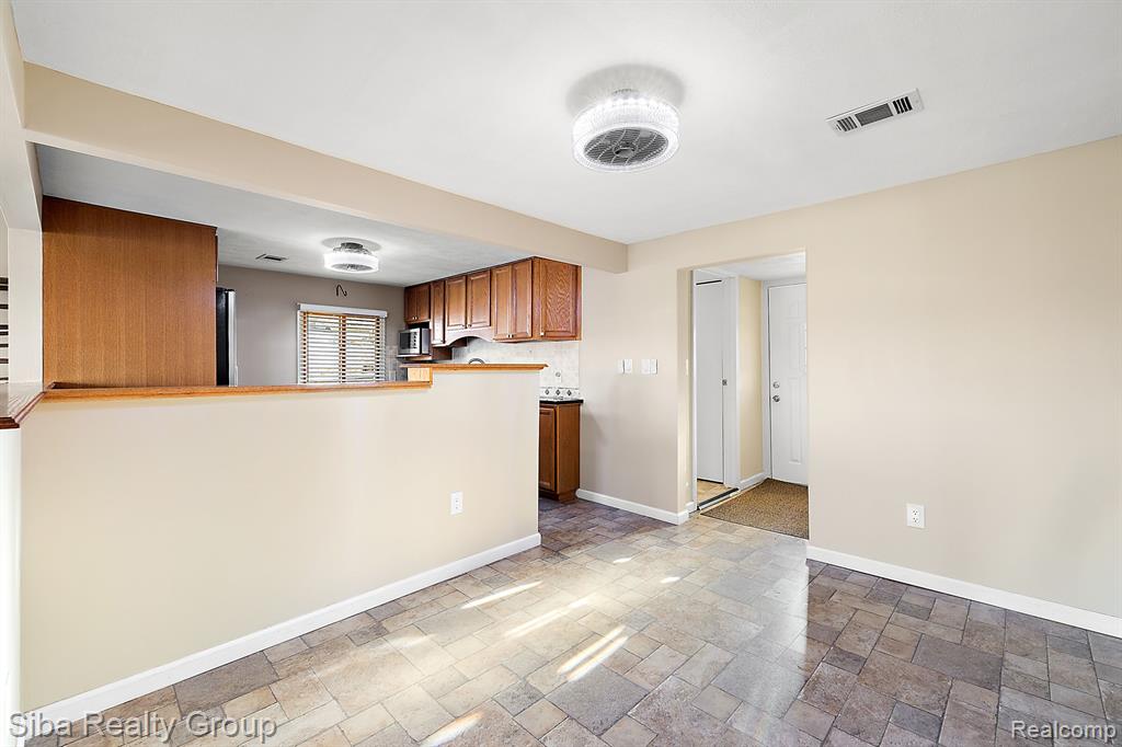 5271 Wayne Road White Lake, MI 48383 - Photo 25 of 44