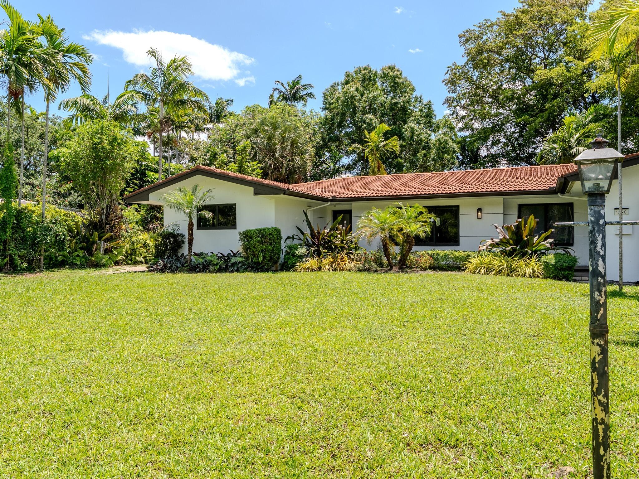 4190 Southwest 4th Street Plantation, FL 33317 - Photo 3 of 33 DSC03558