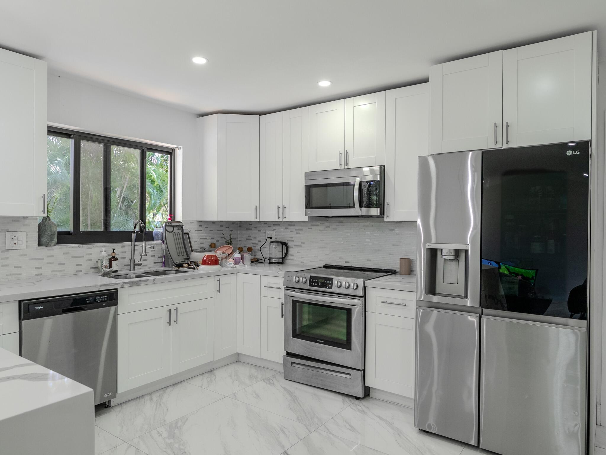 4190 Southwest 4th Street Plantation, FL 33317 - Photo 8 of 33 DSC03443