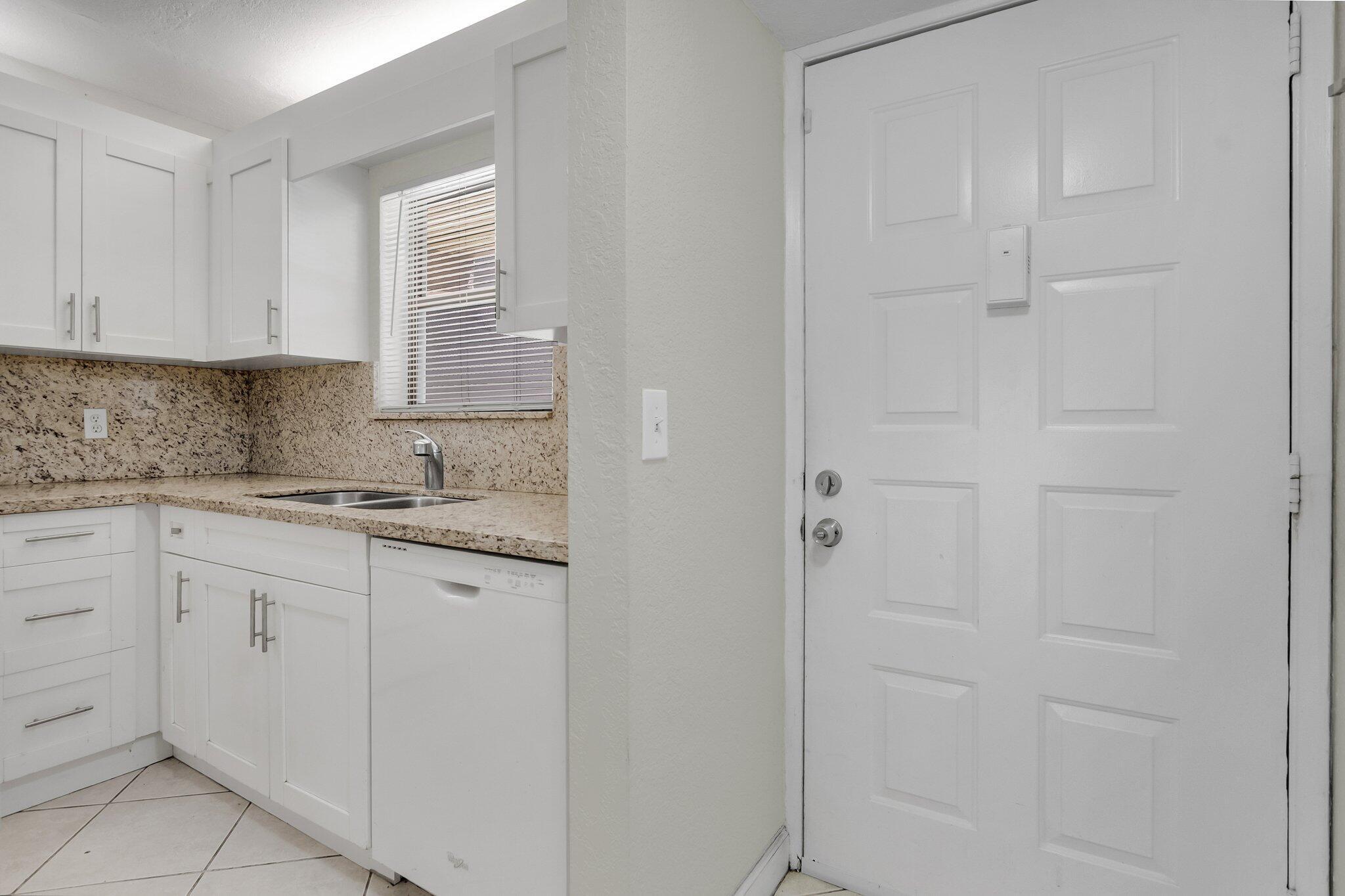 21911 Lake Forest Circle, Unit 103 Boca Raton, FL 33433 - Photo 4 of 24 Kitchen view 1