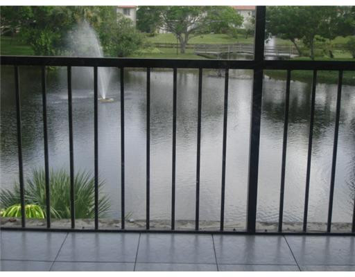 924 Southwest 9th St Circle, Unit 202 Boca Raton, FL 33486 - Photo 4 of 11 Exterior Front