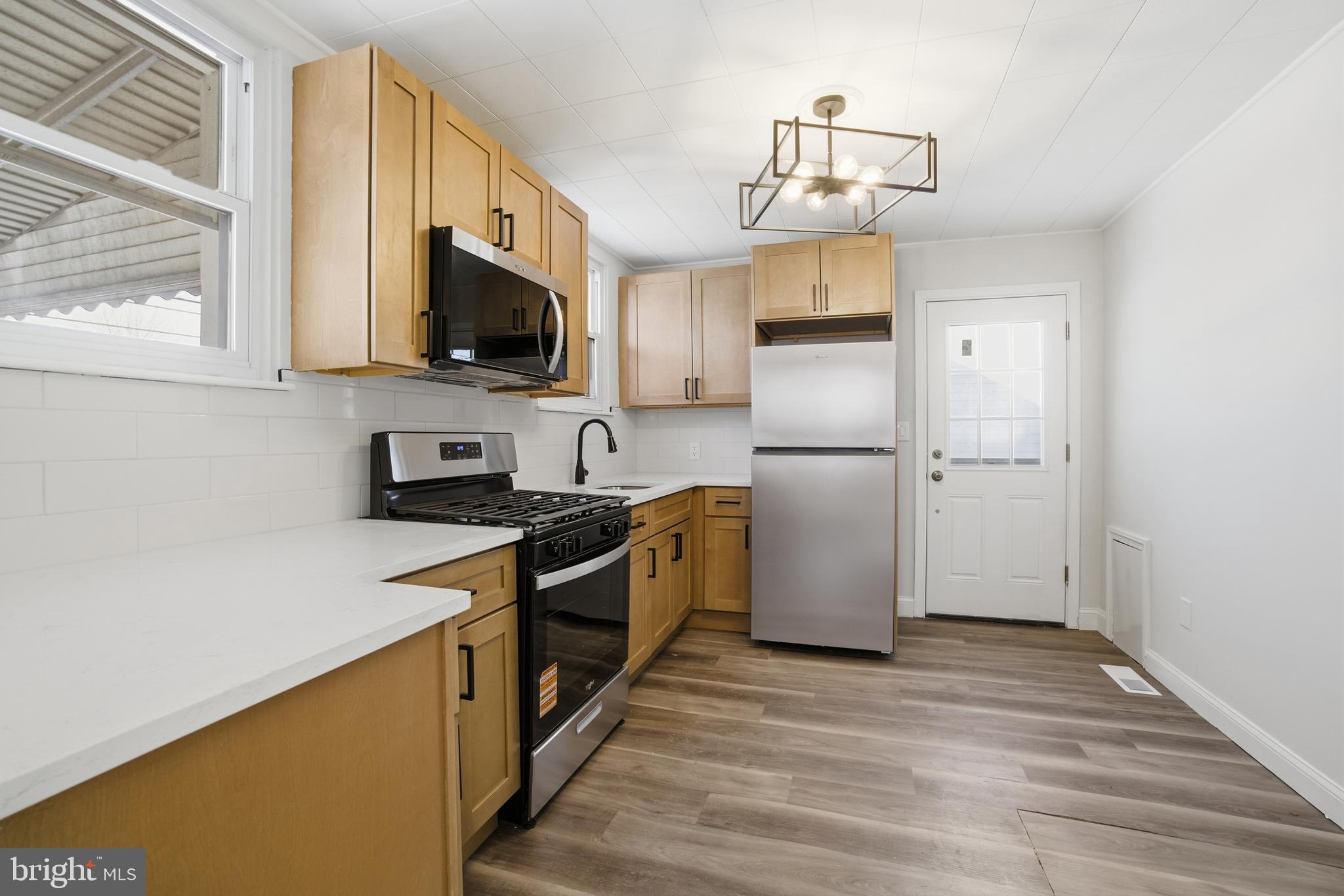 806 Bordentown Road Burlington, NJ 08016 - Photo 3 of 16