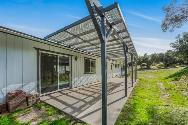 a view of house with backyard and porch
