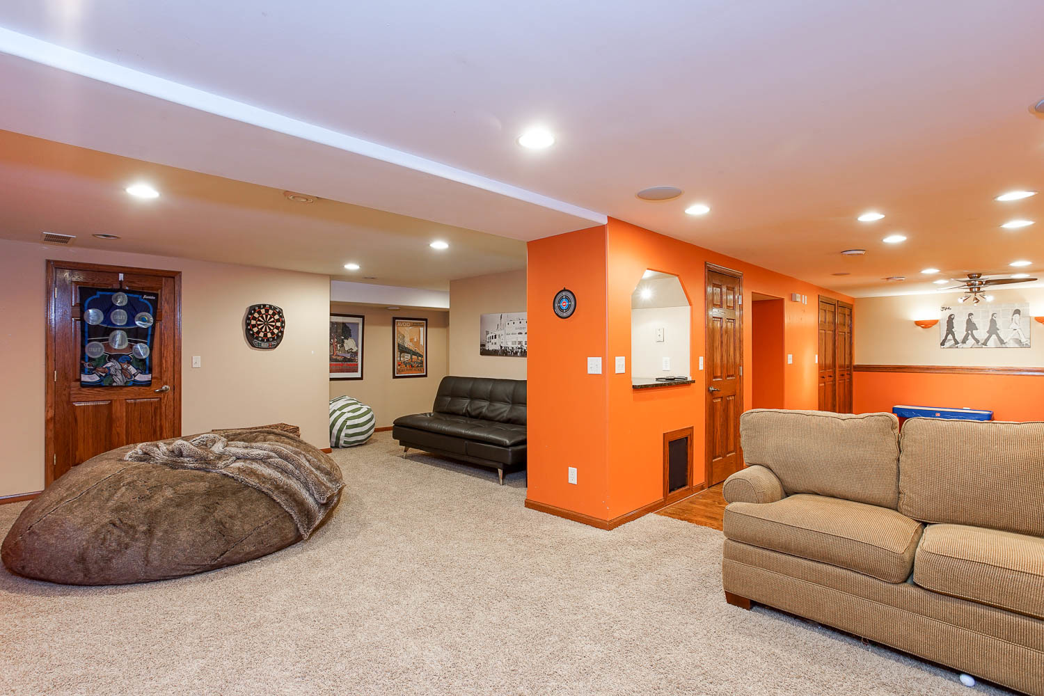 2394 Valley View Drive Kankakee, IL 60901 - Photo 34 of 73 a living room with furniture