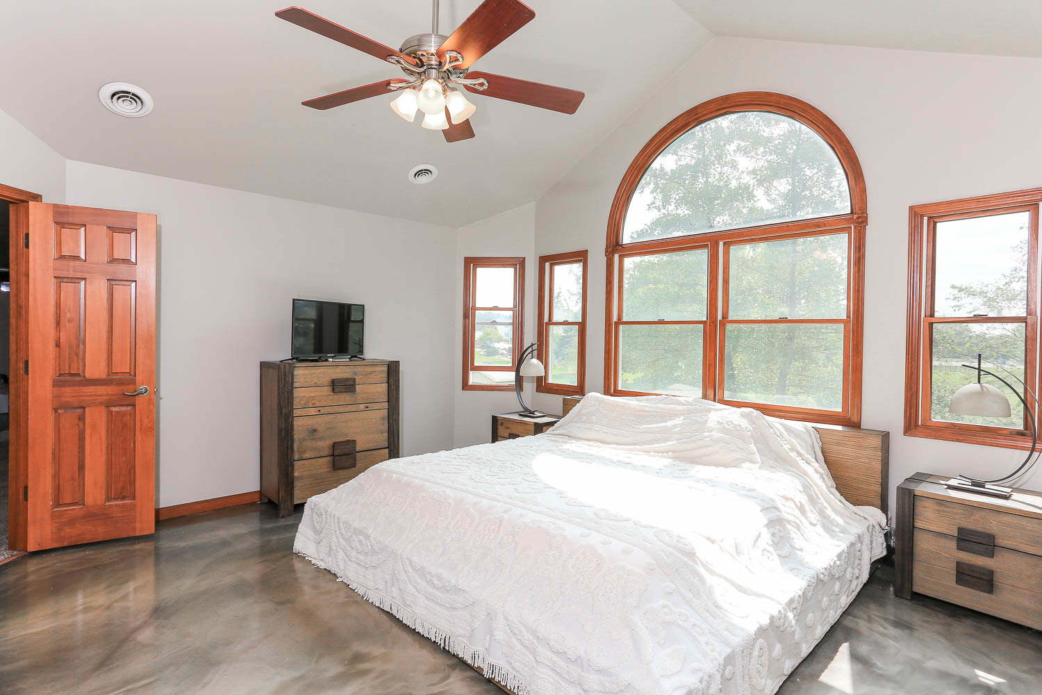 2394 Valley View Drive Kankakee, IL 60901 - Photo 37 of 73 a spacious bedroom with a bed and a large window