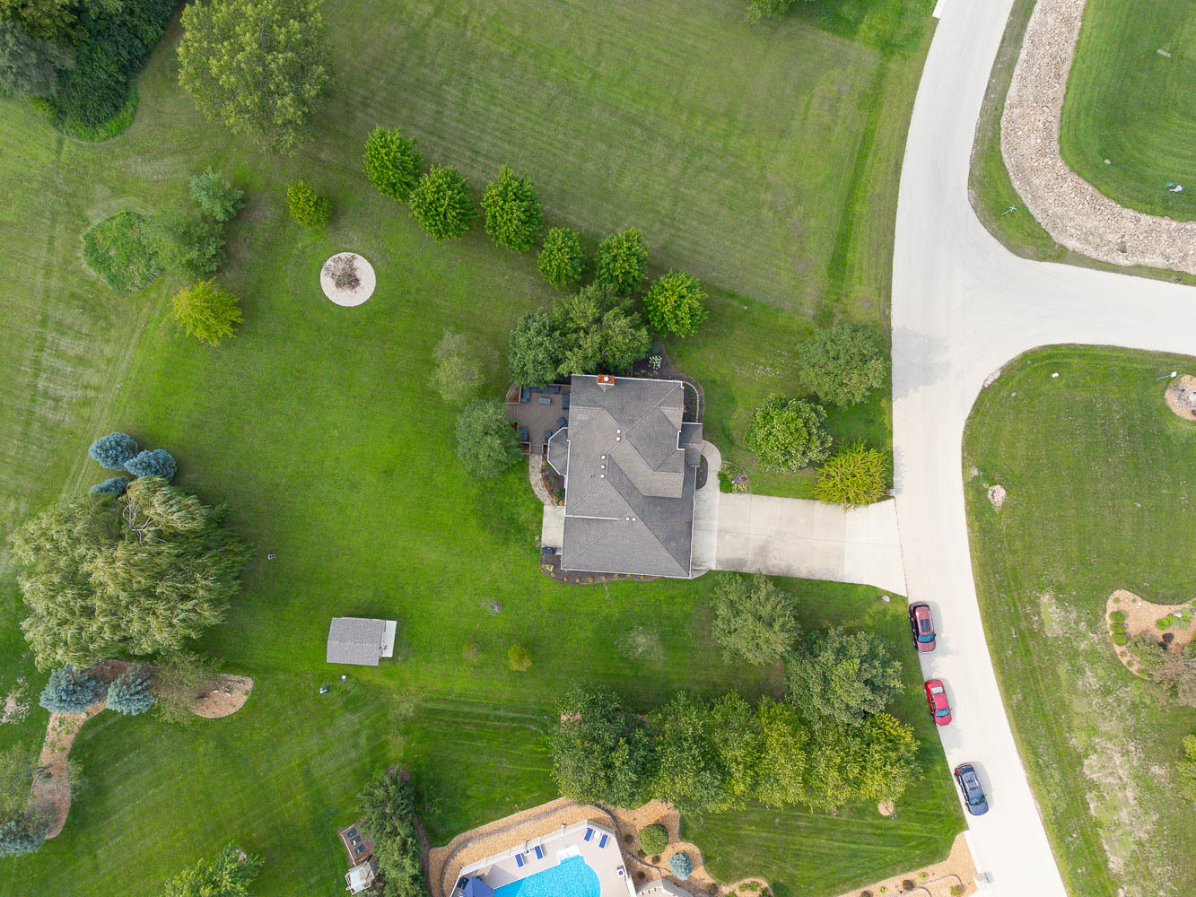 2394 Valley View Drive Kankakee, IL 60901 - Photo 5 of 73 a view of a swimming pool with a yard