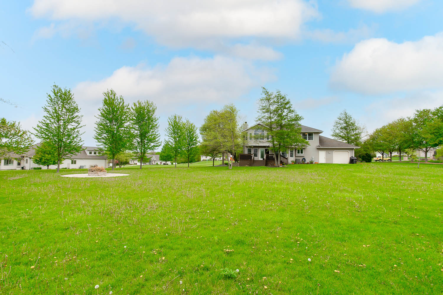2394 Valley View Drive Kankakee, IL 60901 - Photo 62 of 73 a front view of a house with a garden