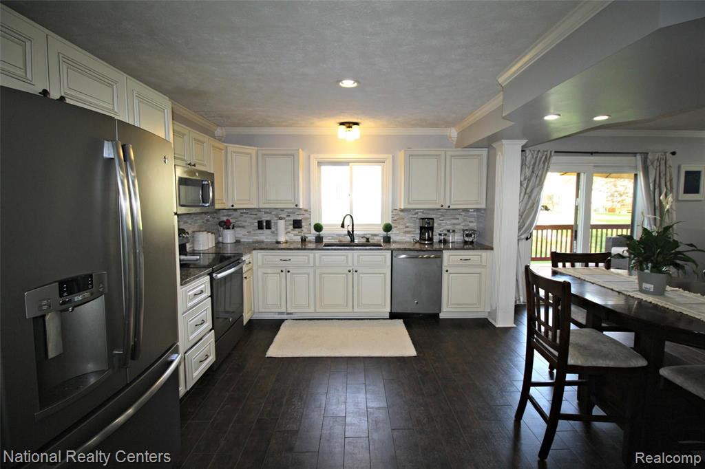 2180 Rochelle Park Drive Rochester Hills, MI 48309 - Photo 8 of 35