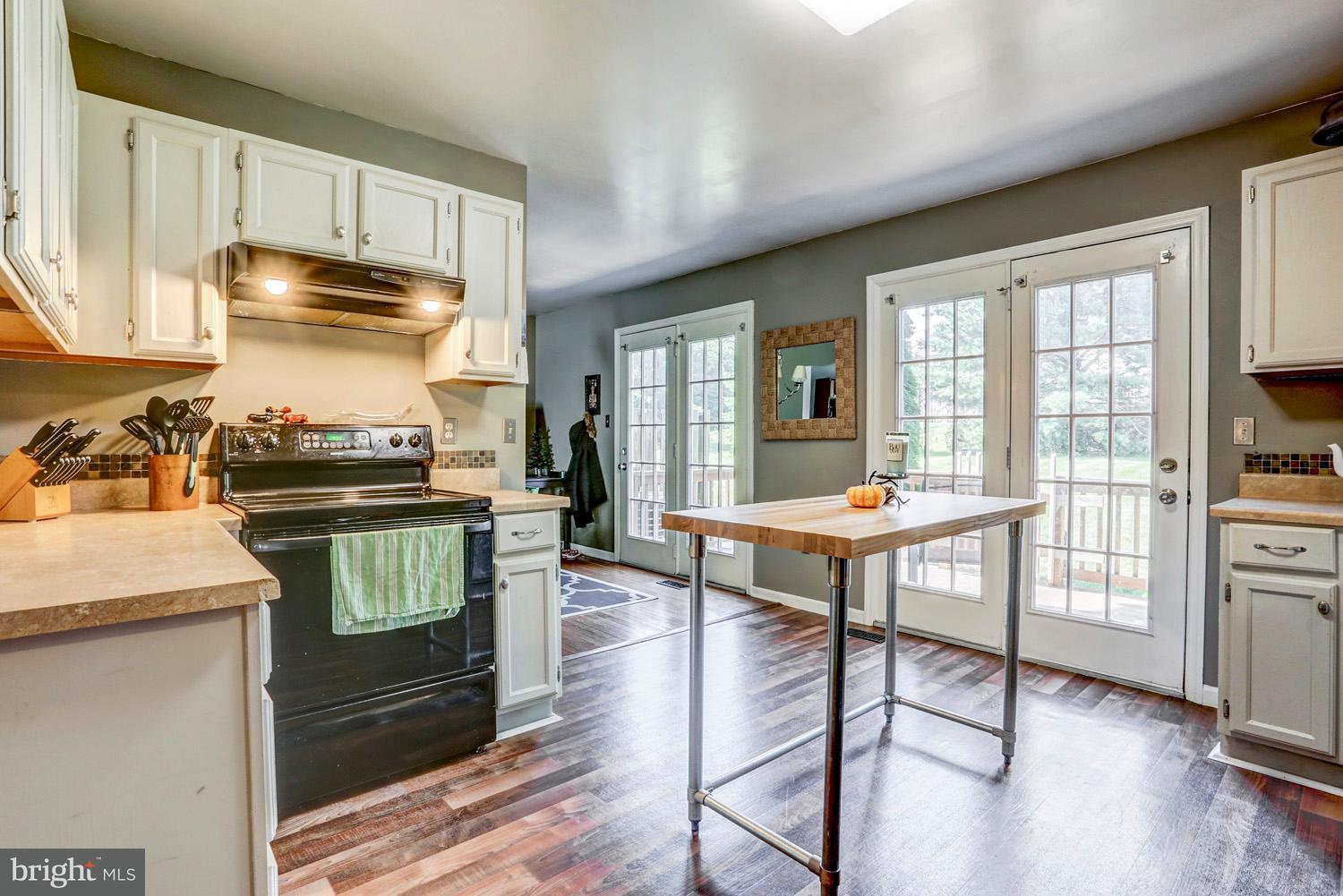 10 Greythorne Road Lancaster, PA 17603 - Photo 3 of 28 Gallery Image 3