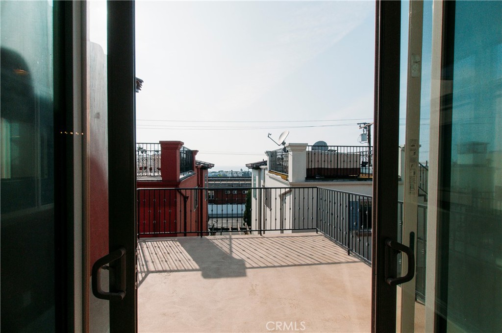 809 20th Street Hermosa Beach, CA 90254 - Photo 11 of 35