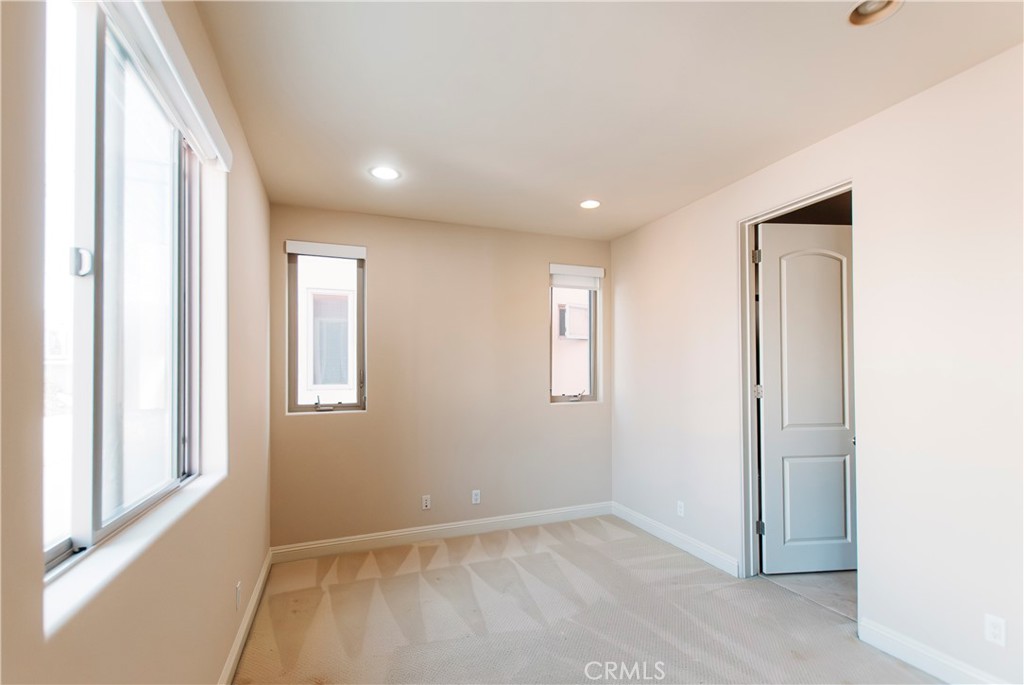 809 20th Street Hermosa Beach, CA 90254 - Photo 32 of 35 an empty room with windows and closet
