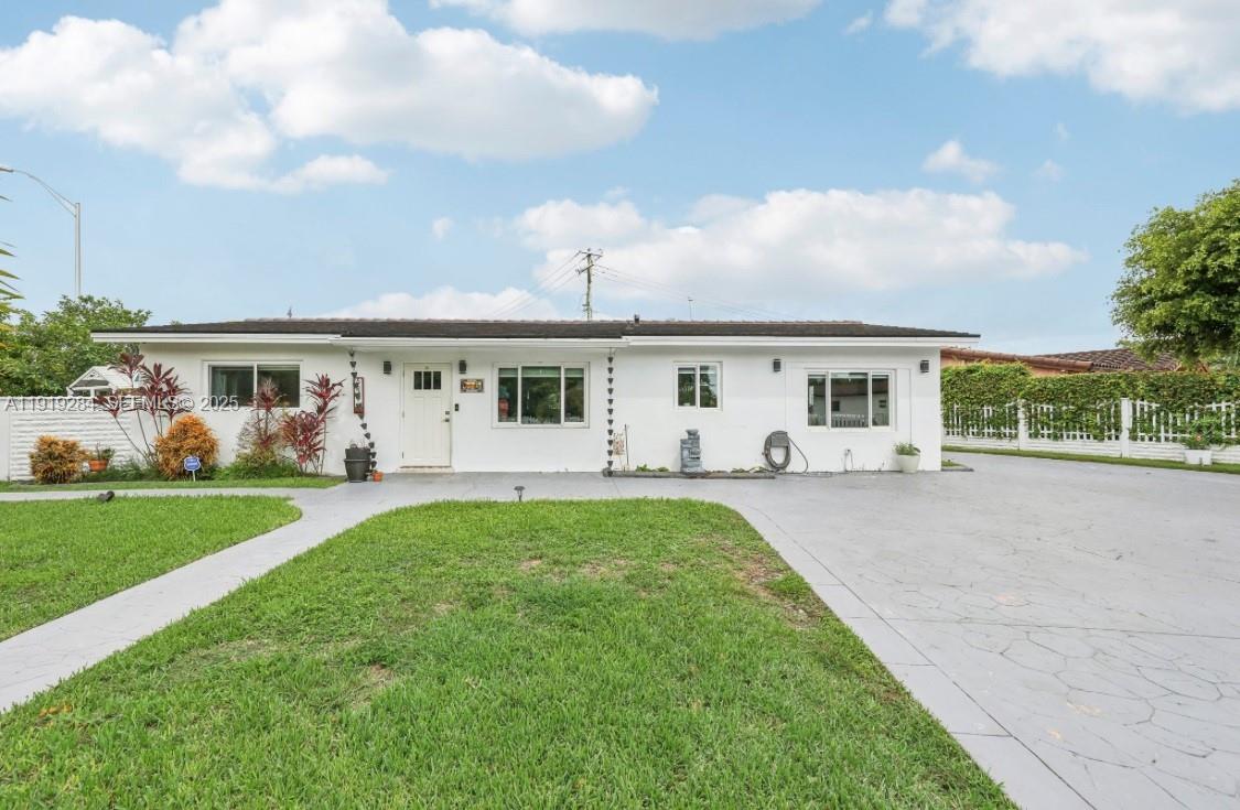 5530 Southwest 96th Avenue Miami, FL 33165 - Photo 2 of 18