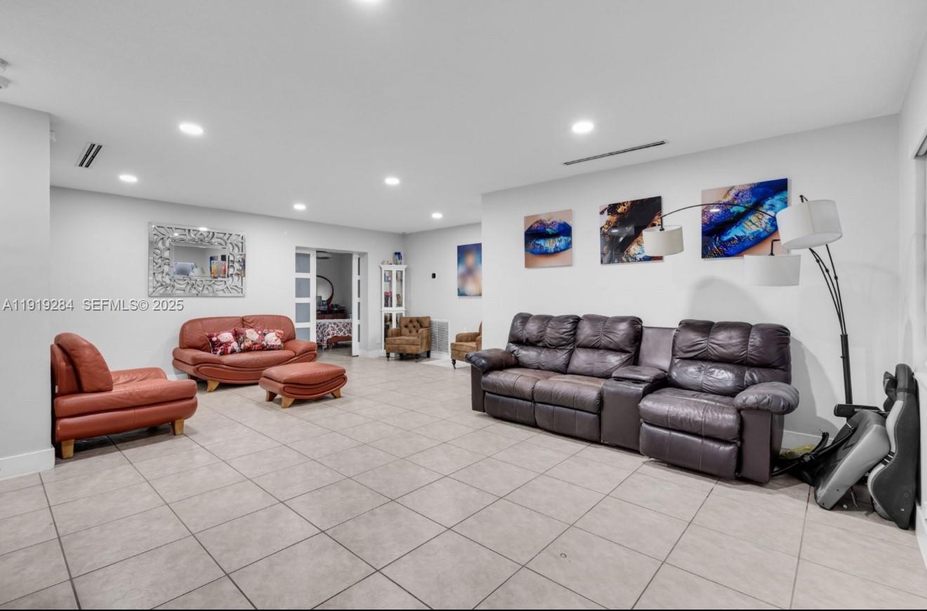 5530 Southwest 96th Avenue Miami, FL 33165 - Photo 4 of 18