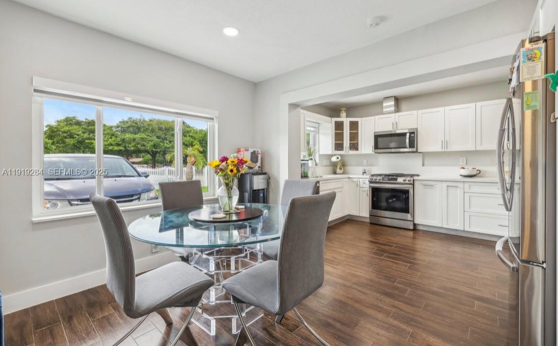 5530 Southwest 96th Avenue Miami, FL 33165 - Photo 8 of 18