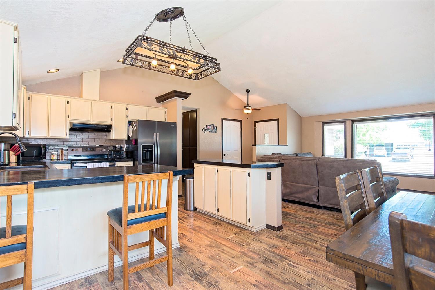 960 Hopkins Road Central Point, OR 97502 - Photo 5 of 24 Additional Photo