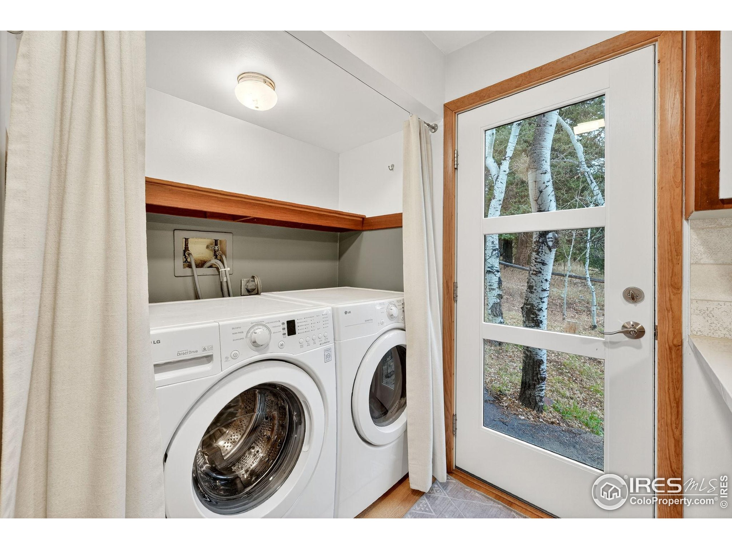 1707 Ridge Road Nederland, CO 80466 - Photo 23 of 50 a view of washer and dryer with kitchen view