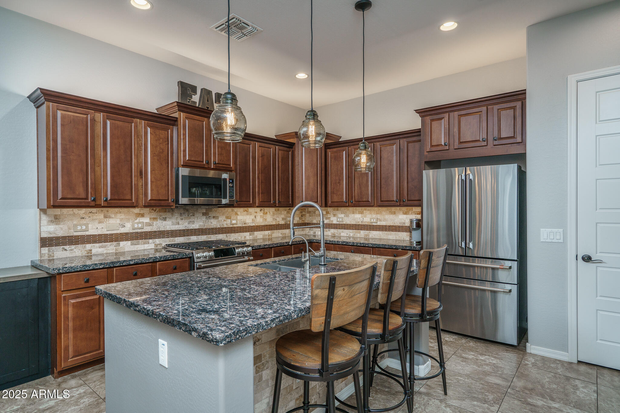 20526 West Ridge Road Buckeye, AZ 85396 - Photo 10 of 76 8) KITCHEN
