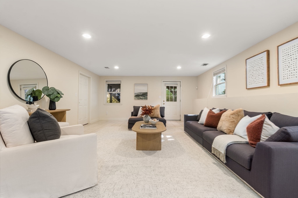 38 Tanglewood Road, Unit 38 Newton, MA 02459 - Photo 18 of 27