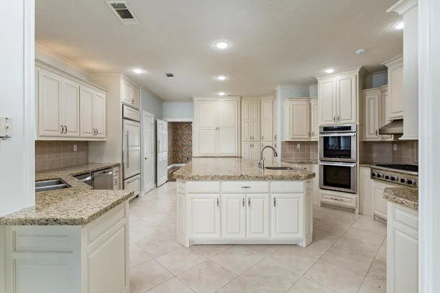 $859,800 | 145 Greenhead Point, Orange, TX 77630