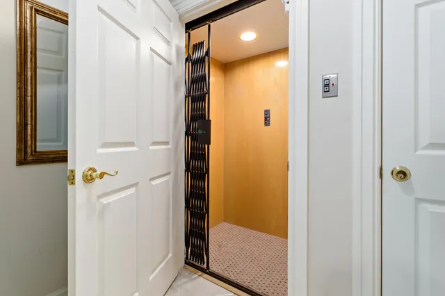 $859,800 | 145 Greenhead Point, Orange, TX 77630