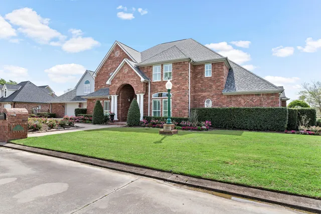 $859,800 | 145 Greenhead Point, Orange, TX 77630