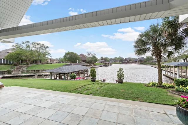 $859,800 | 145 Greenhead Point, Orange, TX 77630