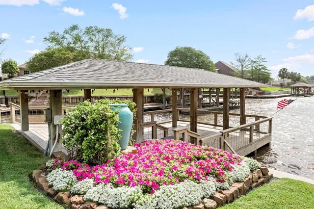 $859,800 | 145 Greenhead Point, Orange, TX 77630