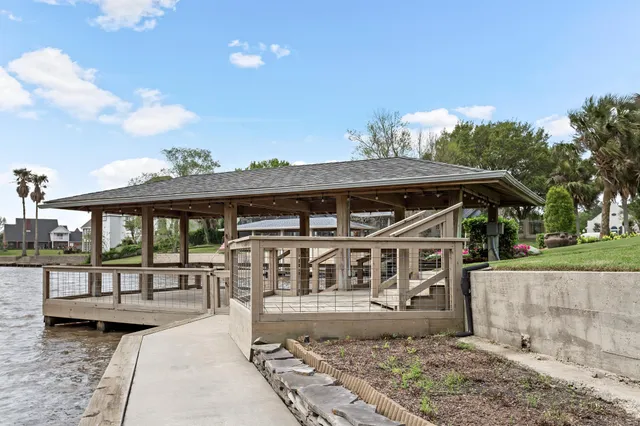 $859,800 | 145 Greenhead Point, Orange, TX 77630