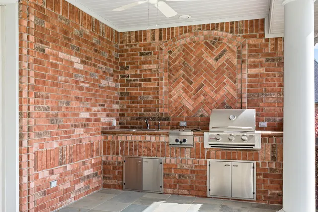 $859,800 | 145 Greenhead Point, Orange, TX 77630