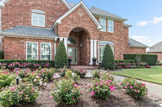 $859,800 | 145 Greenhead Point, Orange, TX 77630