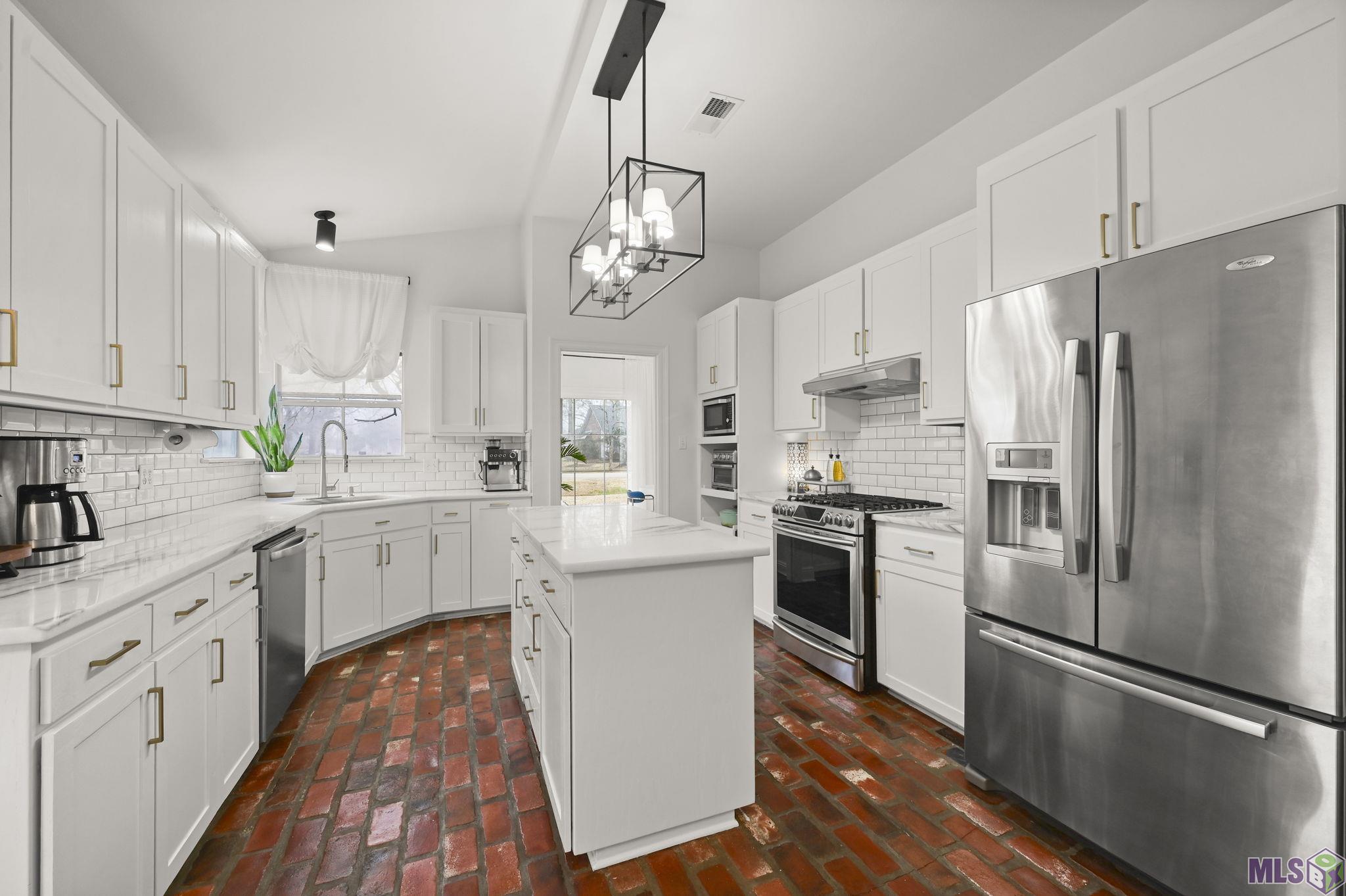 2933 Sarpy Avenue Baton Rouge, LA 70820 - Photo 9 of 33 Gallery Image 9