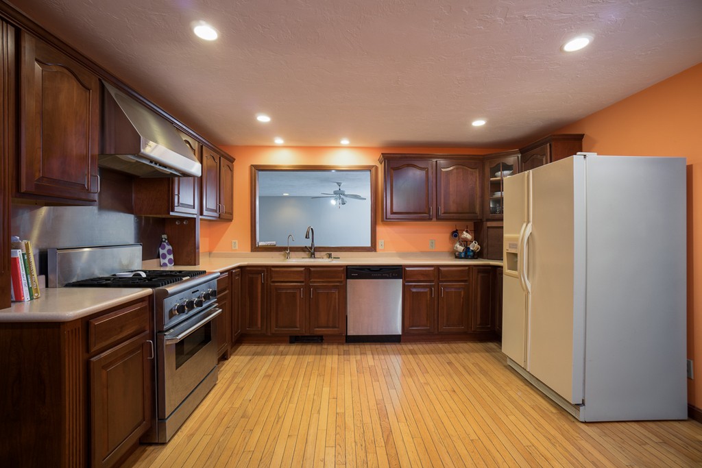 5 Ellis Road Southbridge, MA 01550 - Photo 2 of 30