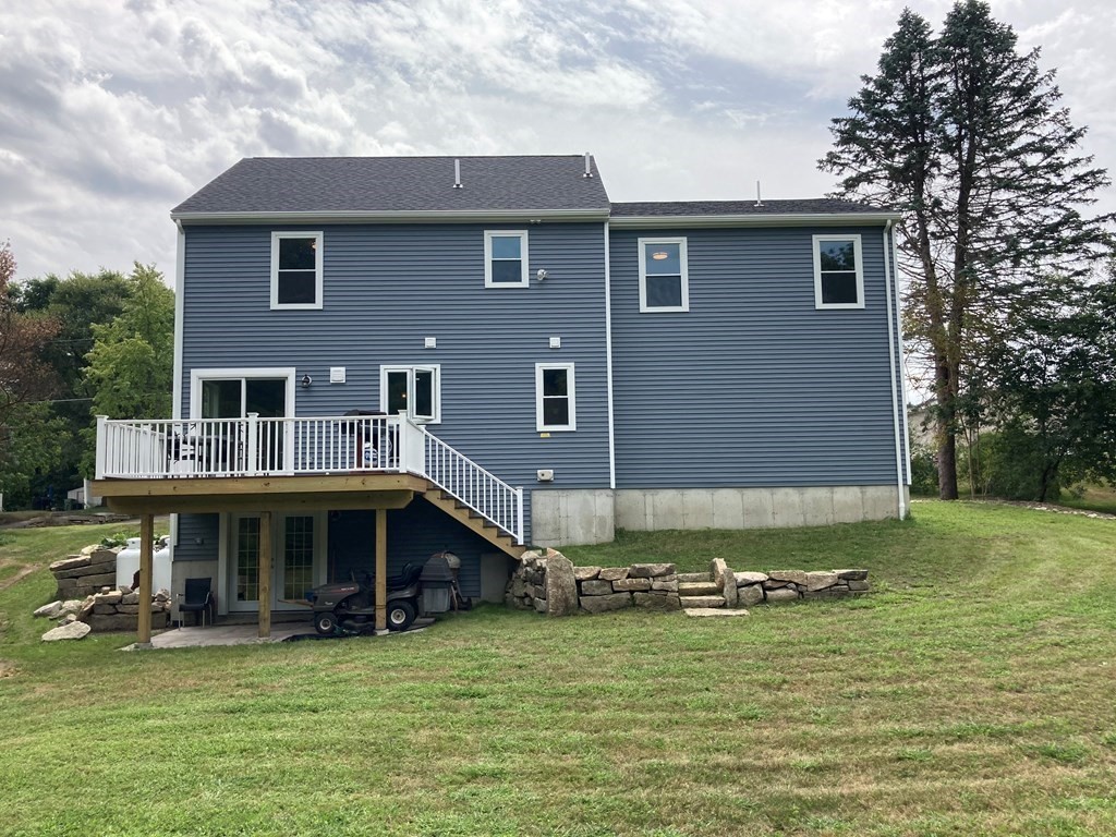 7 Whitins Road Sutton, MA 01590 - Photo 3 of 36