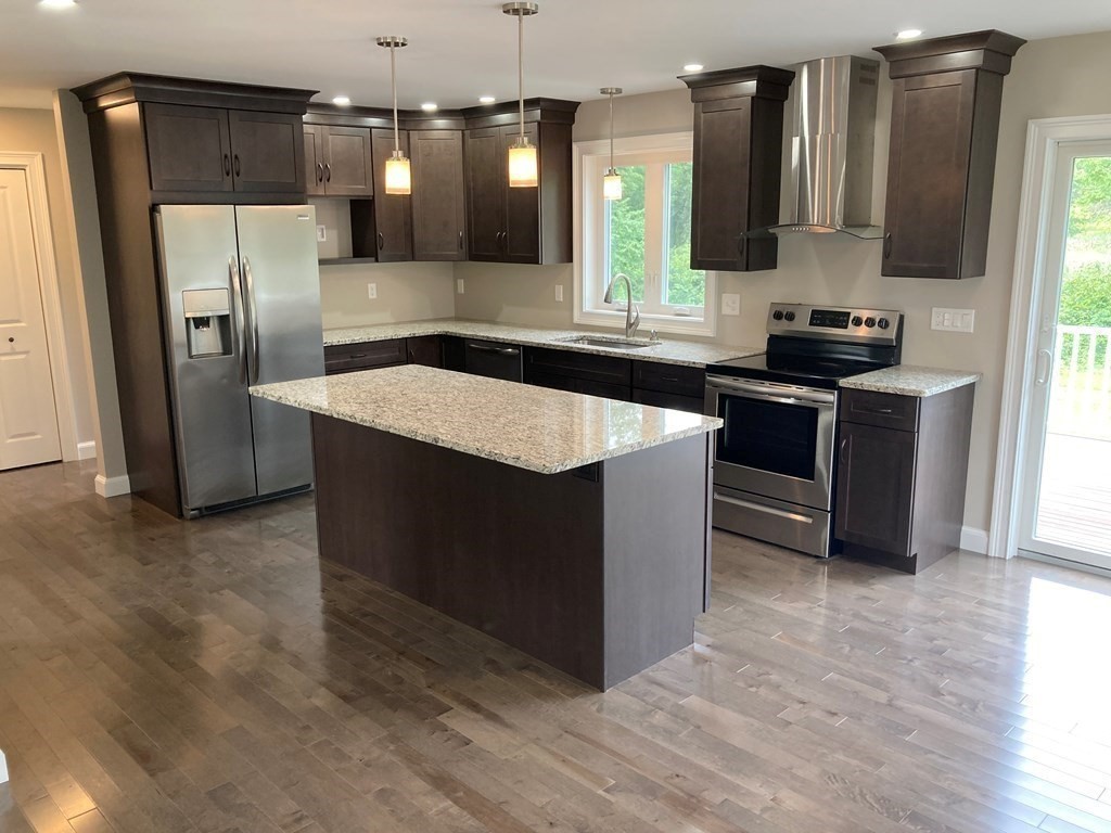 7 Whitins Road Sutton, MA 01590 - Photo 4 of 36