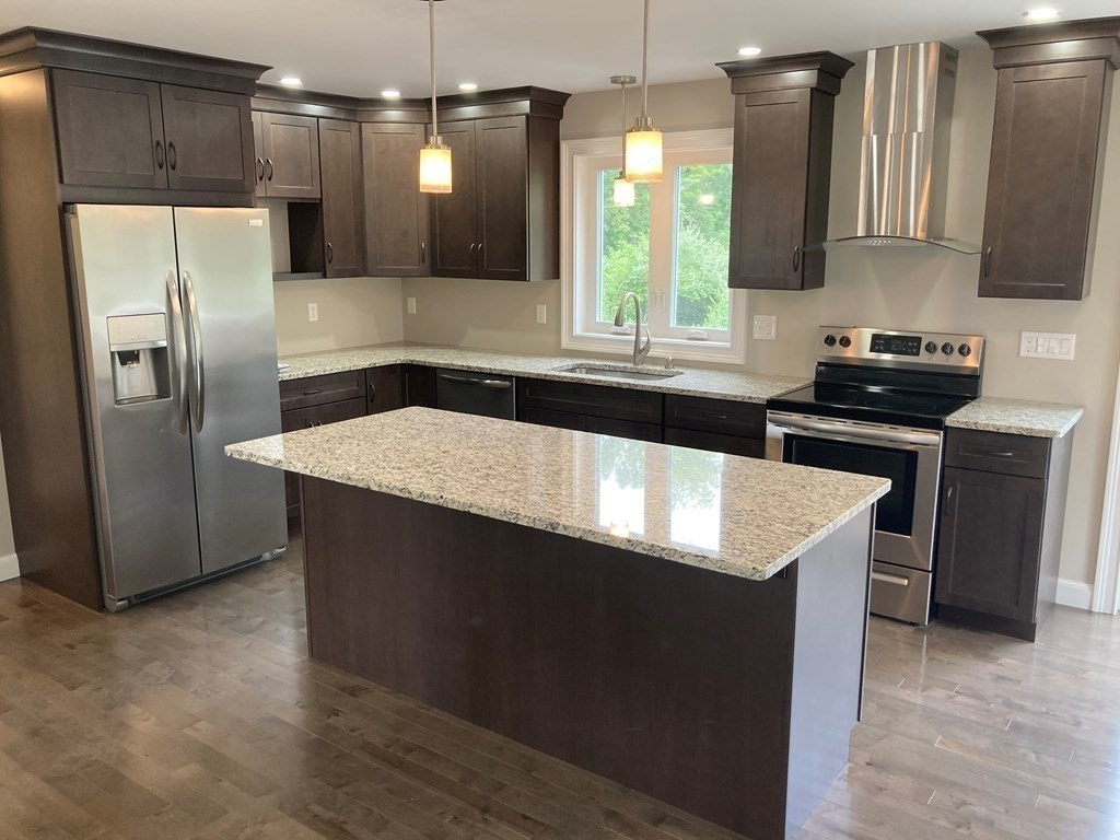 7 Whitins Road Sutton, MA 01590 - Photo 6 of 36