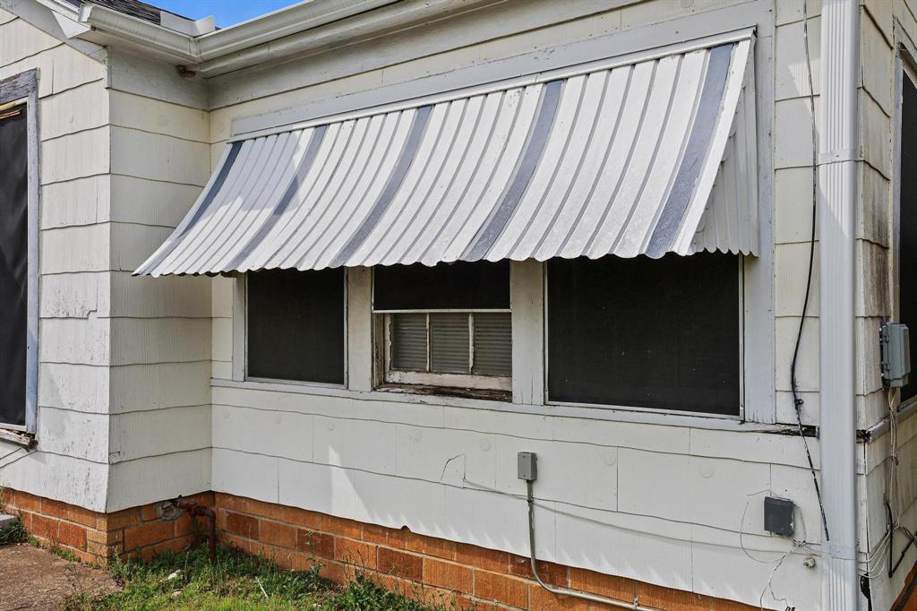 421 East Hull Street Denison, TX 75021 - Photo 9 of 33 a kitchen with a stove and a microwave