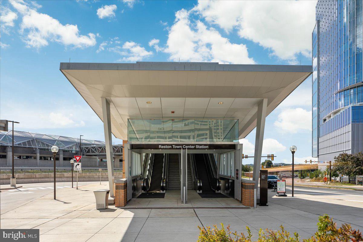 1433 Northgate Square, Unit 11B Reston, VA 20190 - Photo 24 of 44 a front view of a building with sitting space