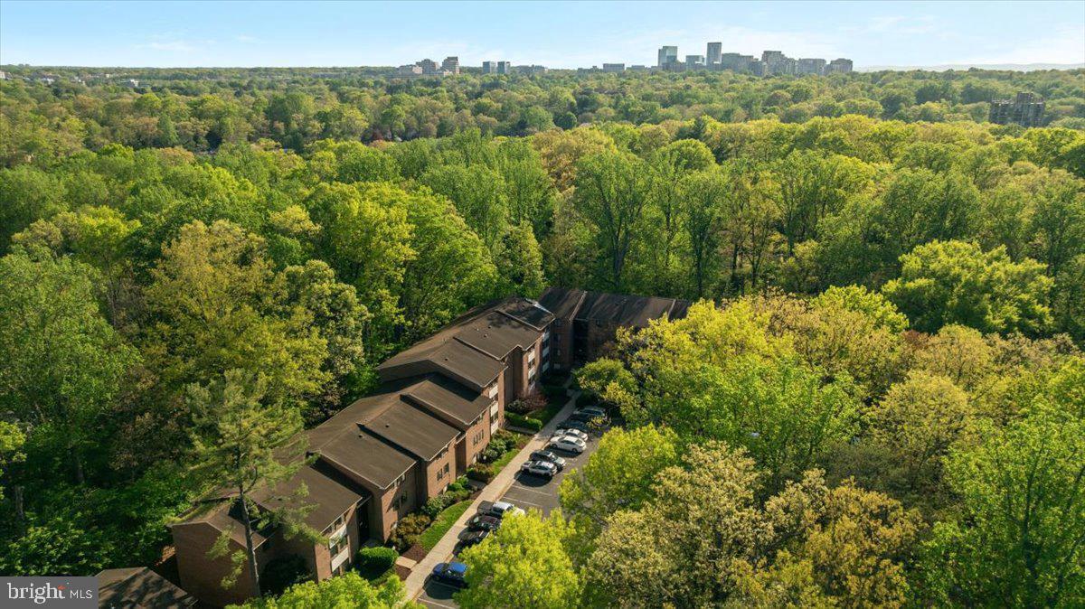 1433 Northgate Square, Unit 11B Reston, VA 20190 - Photo 36 of 44 an aerial view of a house with a yard