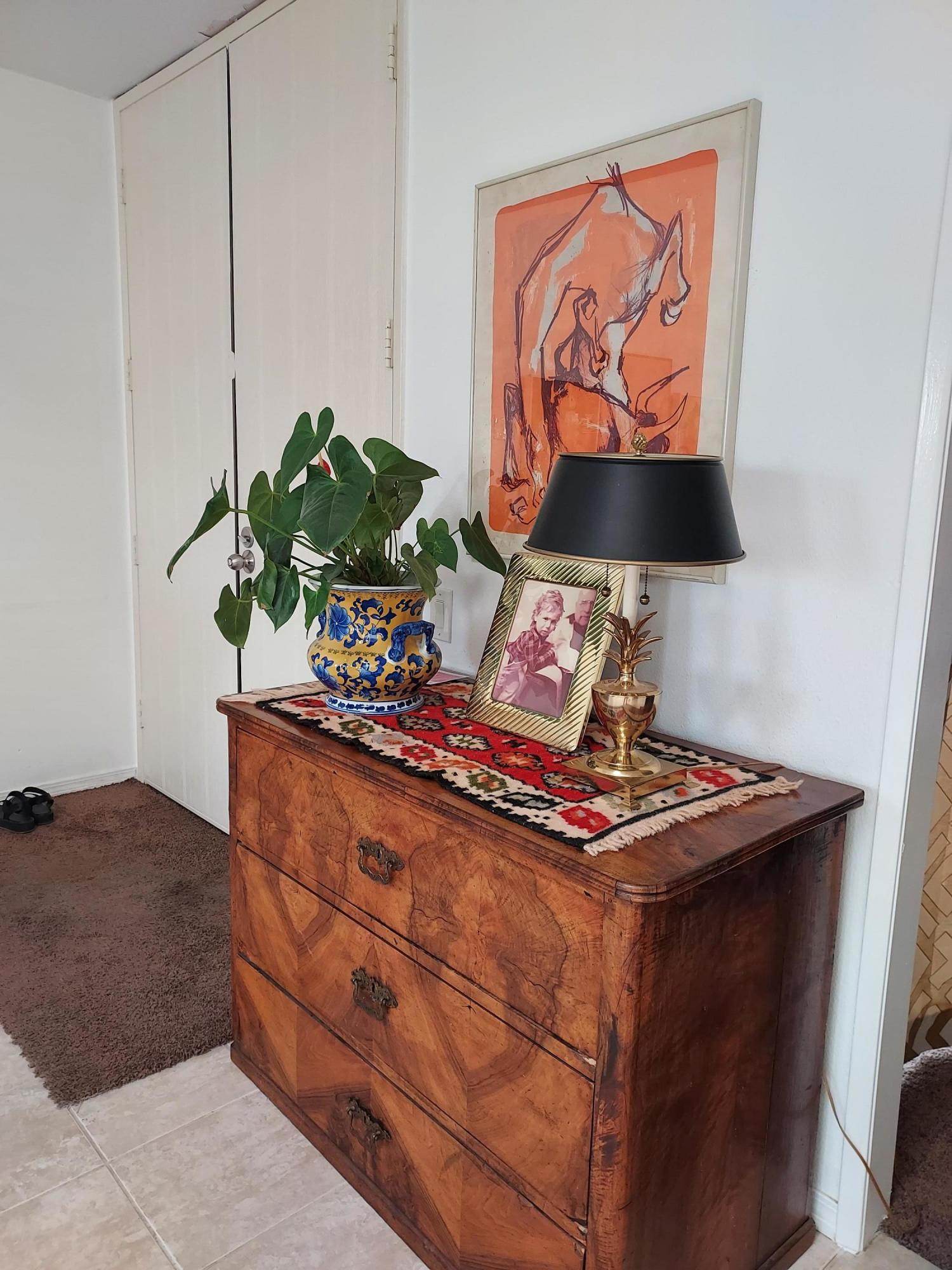 72289 Rodeo Way Rancho Mirage, CA 92270 - Photo 22 of 33 a room with table and a potted plant